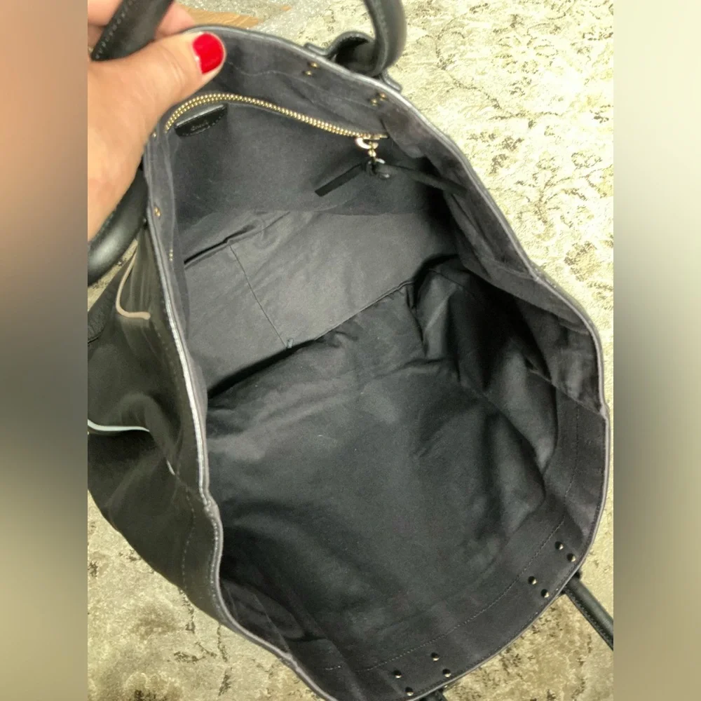 Authentic CHLOE spacious tote bag 🖤🤍🖤🤍